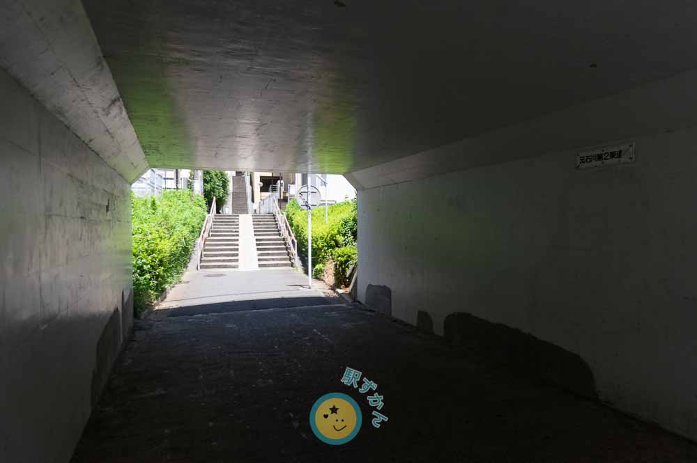 たまプラーザ駅西側の田園都市線ガード下・架道橋