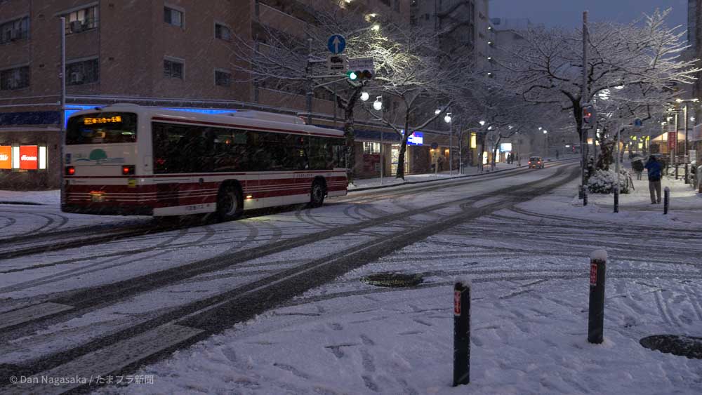 たまプラーザ雪景色と小田急バス
