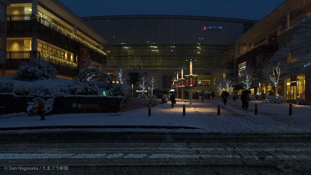 たまプラーザ駅北口のイルミと雪景色