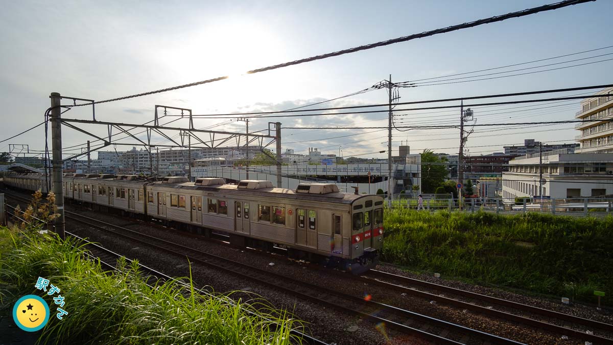 東急列車と太陽写真