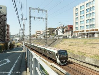 宮前平駅へ入線する電車